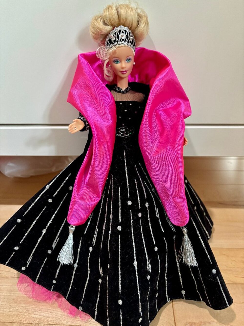 Vintage 1998 Happy Holidays Barbie Doll Special Edition Mattel No. 20200